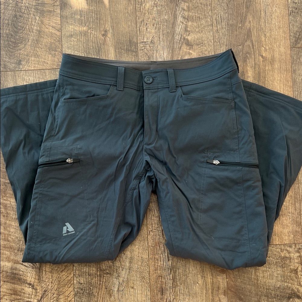 Men's Eddie Bauer 33x30 First Ascent Utility/Hiking Pant